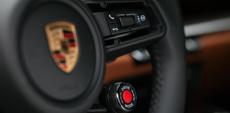 https://www.deutsche-versicherungsboerse.de/images/artikel-slider/maklerprozesse/1301/porsche 911 - 2_resized.jpg